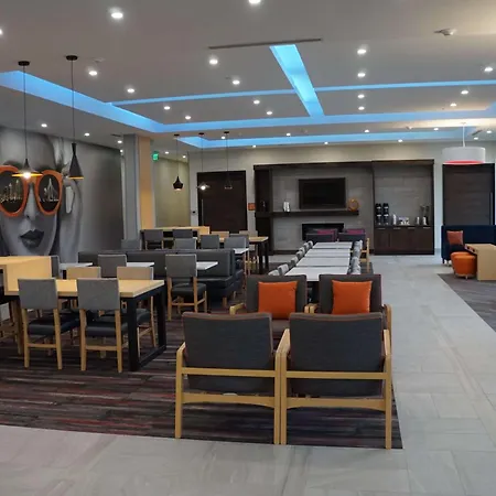 La Quinta Inn & Suites By Wyndham Lewisville-3